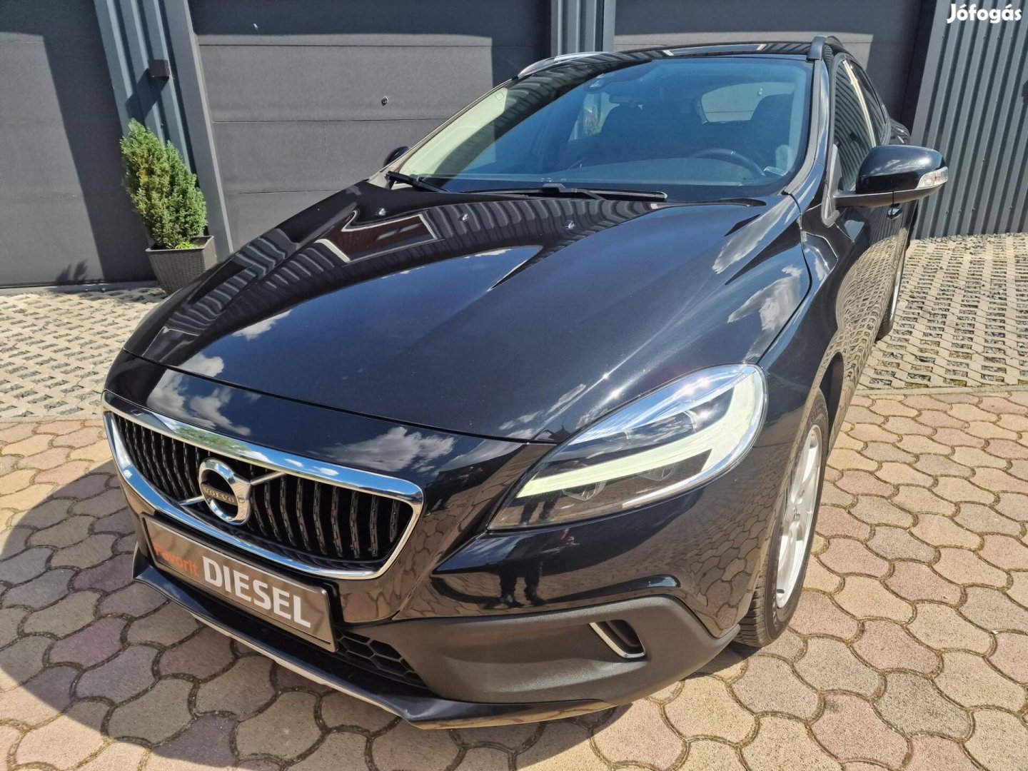 Volvo V40 Cross Country 2.0 D [D2] Momentum Gyö...